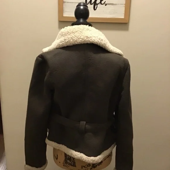 FOREVER 21 GREAT CONDITION, BOMBER JACKET, SIZE MEDIUM, SEE PICTURES - Picture 2 of 5